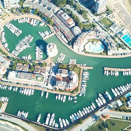 Portoverde Luxury Houseboat-2